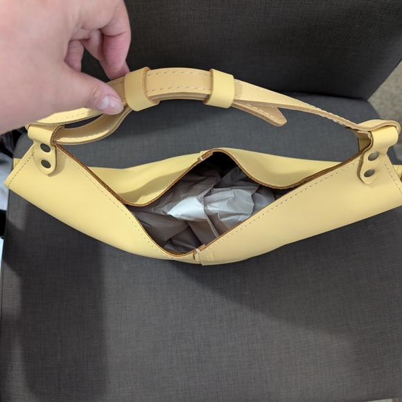 PLG Large Kangaroo in Vanilla - Picture 2 of 11